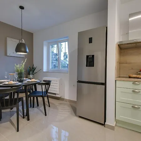 Premium With Beautiful Sea View, Short Walk To The Sea Apartment *