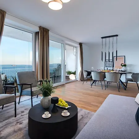 Premium With Beautiful Sea View, Short Walk To The Sea Apartment *