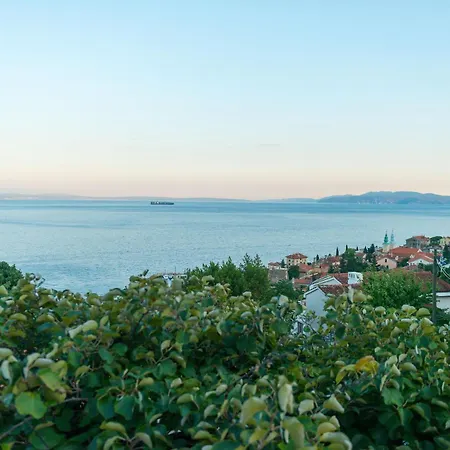 Premium With Beautiful Sea View, Short Walk To The Sea